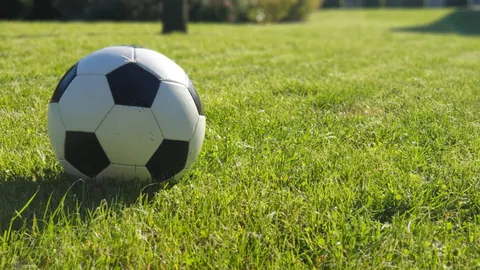 “英格兰爆冷击败意大利，凯恩点球建功破纪录！英格兰10人阵容62年后重创蓝衣军团”