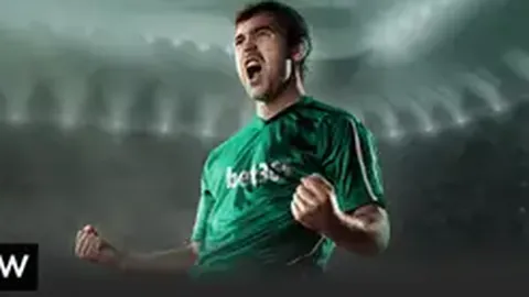 日澳足球对抗，平分秋色互中乌龙